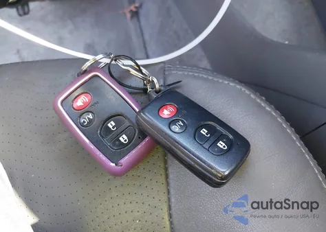 2011 Toyota Prius Four z USA, uszkodzony, nr VIN JTDKN3DU8B0300705